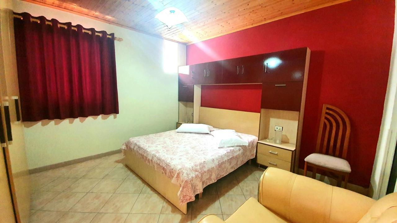 A Cheerful Villa With Free Parking Space Tirana Exterior photo