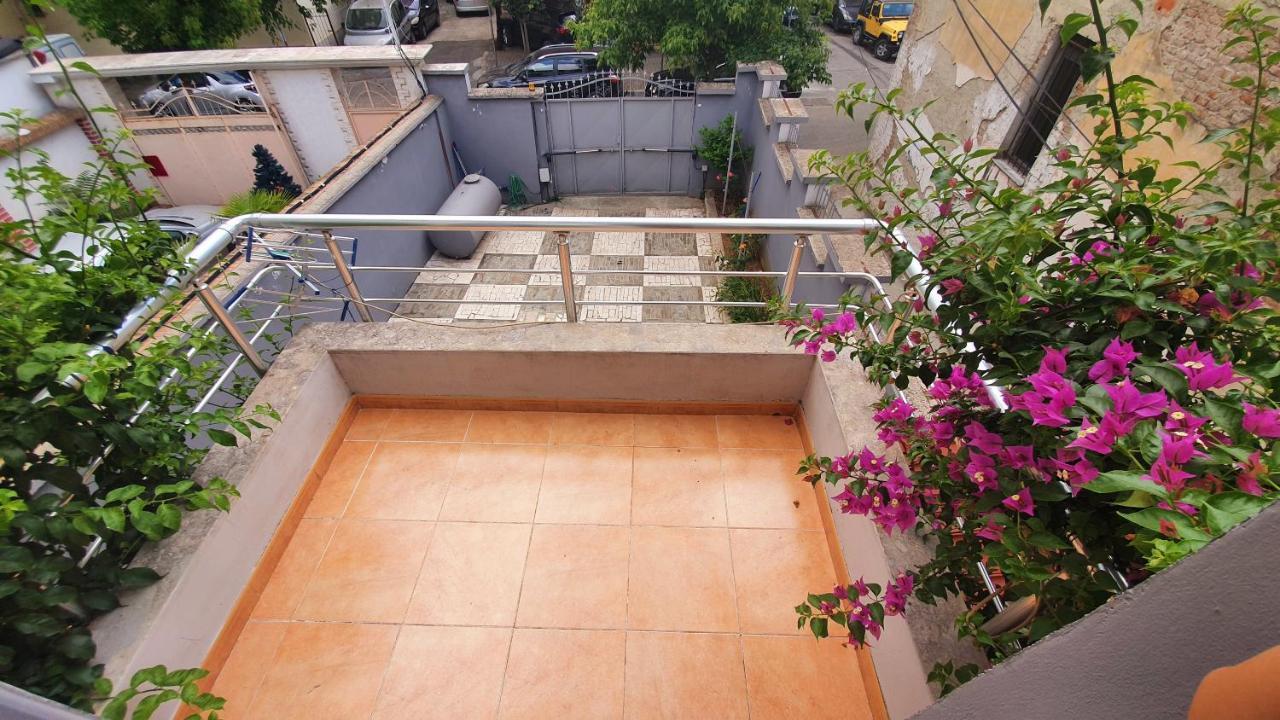 A Cheerful Villa With Free Parking Space Tirana Exterior photo